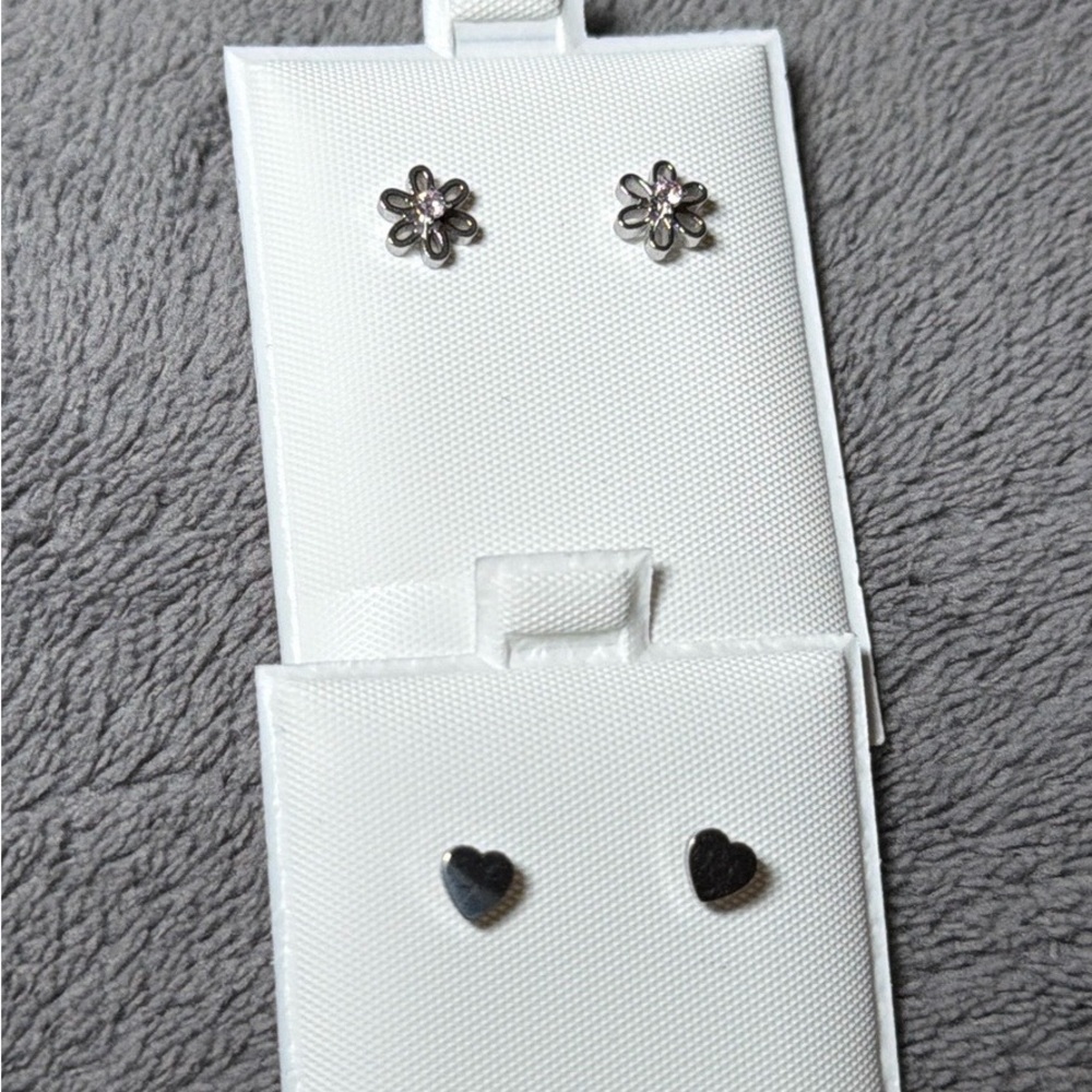 Infant Daisy Floral and Solid Heart Stud Earrings Set